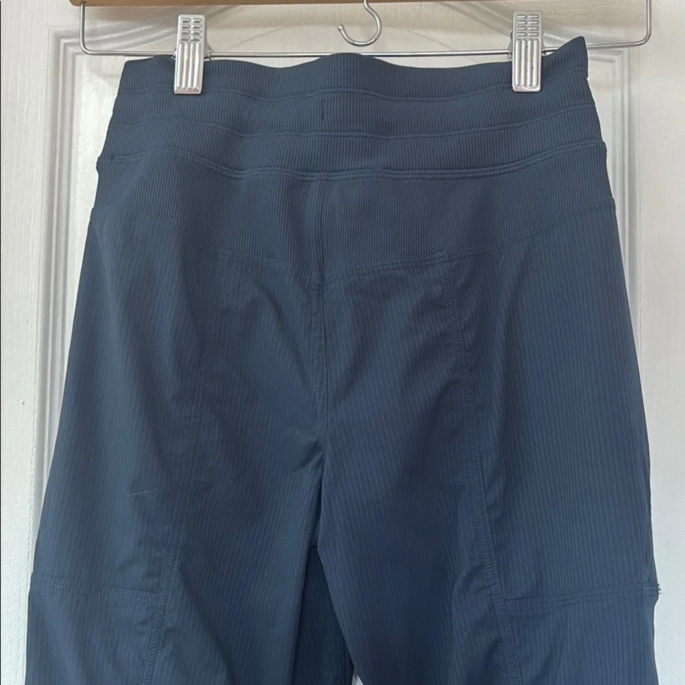 Lululemon Dance Studio Mid-Rise Pant
Regular - True Navy - Picture 8 of 8